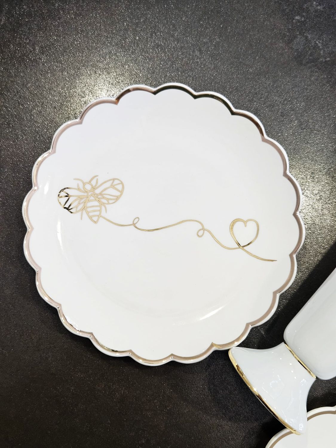 Assiette festonnée "ABEILLE"